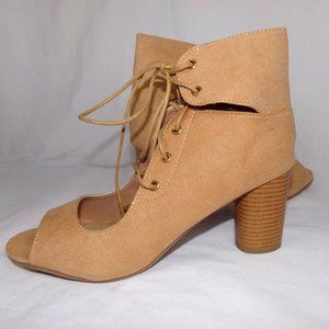 NWOT Qupid Cylinder Lace Up Heels Toffee Women's Size 9